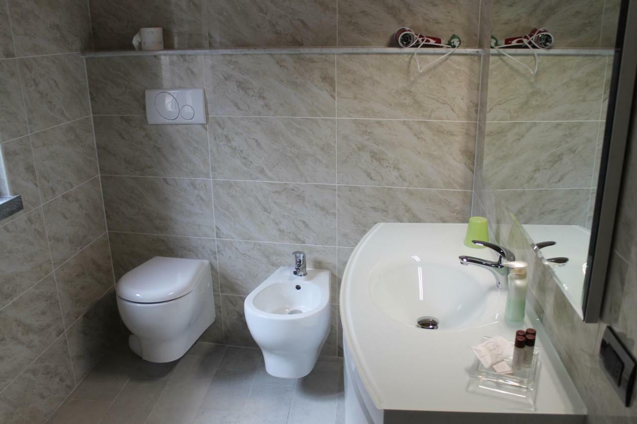 Casa Stefania Apartment Мандельо дел Ларио Екстериор снимка