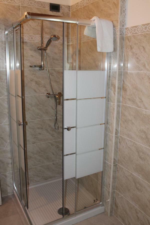 Casa Stefania Apartment Мандельо дел Ларио Екстериор снимка