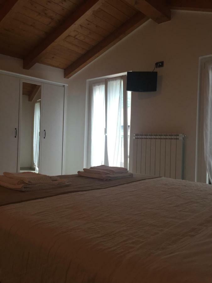 Casa Stefania Apartment Мандельо дел Ларио Екстериор снимка