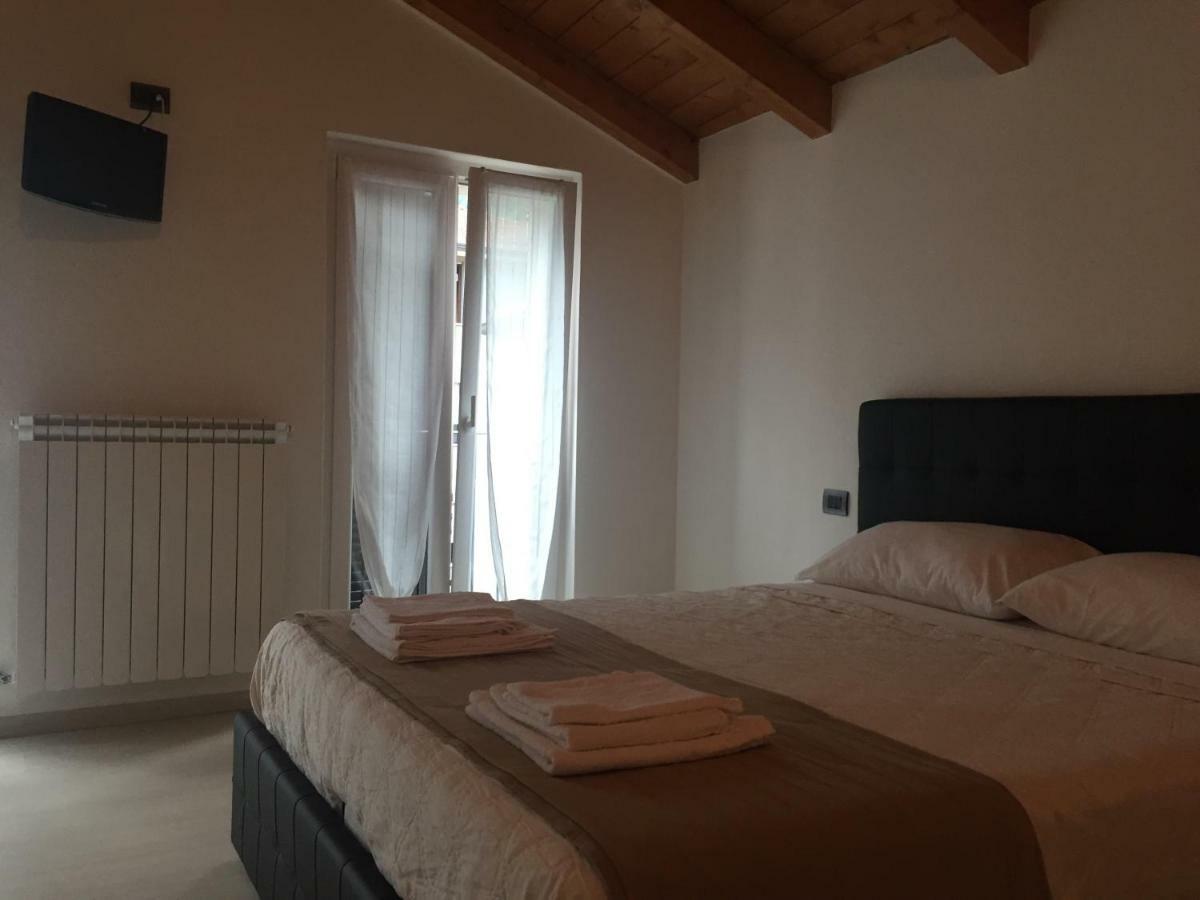 Casa Stefania Apartment Мандельо дел Ларио Екстериор снимка