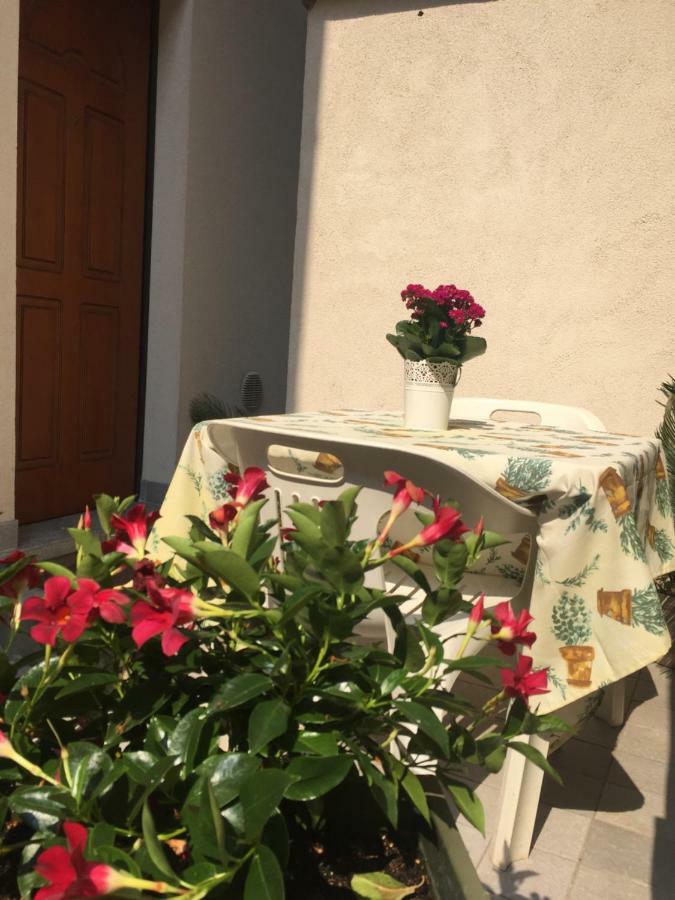 Casa Stefania Apartment Мандельо дел Ларио Екстериор снимка
